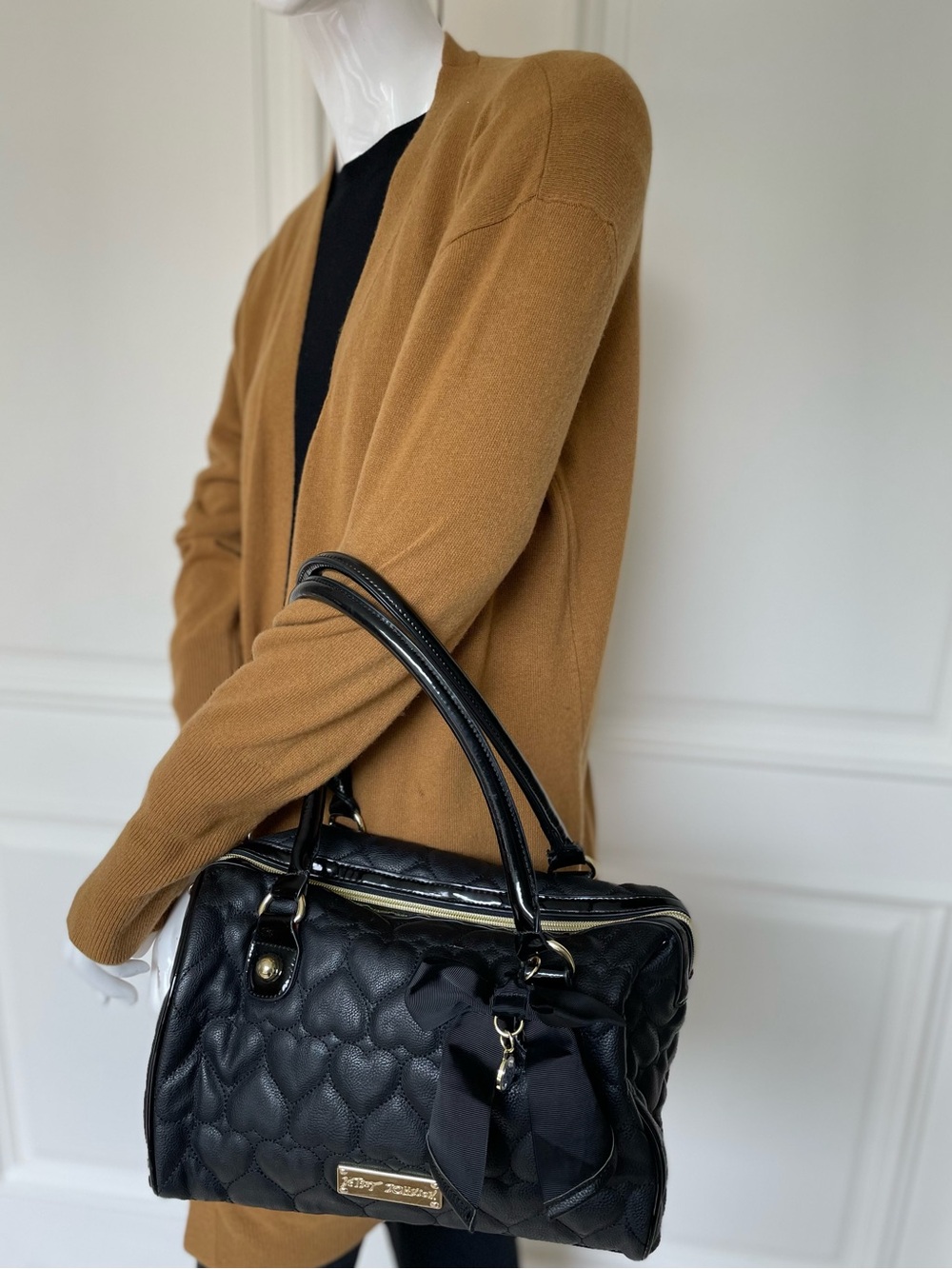 Betsey Johnson Black Heart Quilted Satchel Purse | Bow Charm | Gold Hardware - Picture 3 of 8
